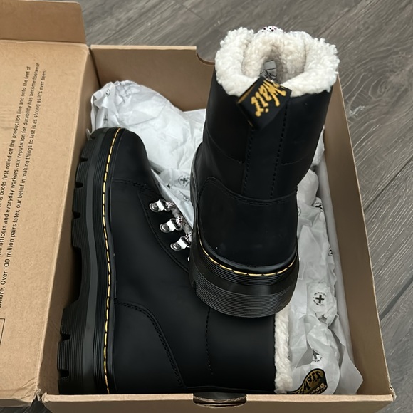 WOMENS DR MARTENS COMBS WYOMING BOOT - Picture 7 of 10